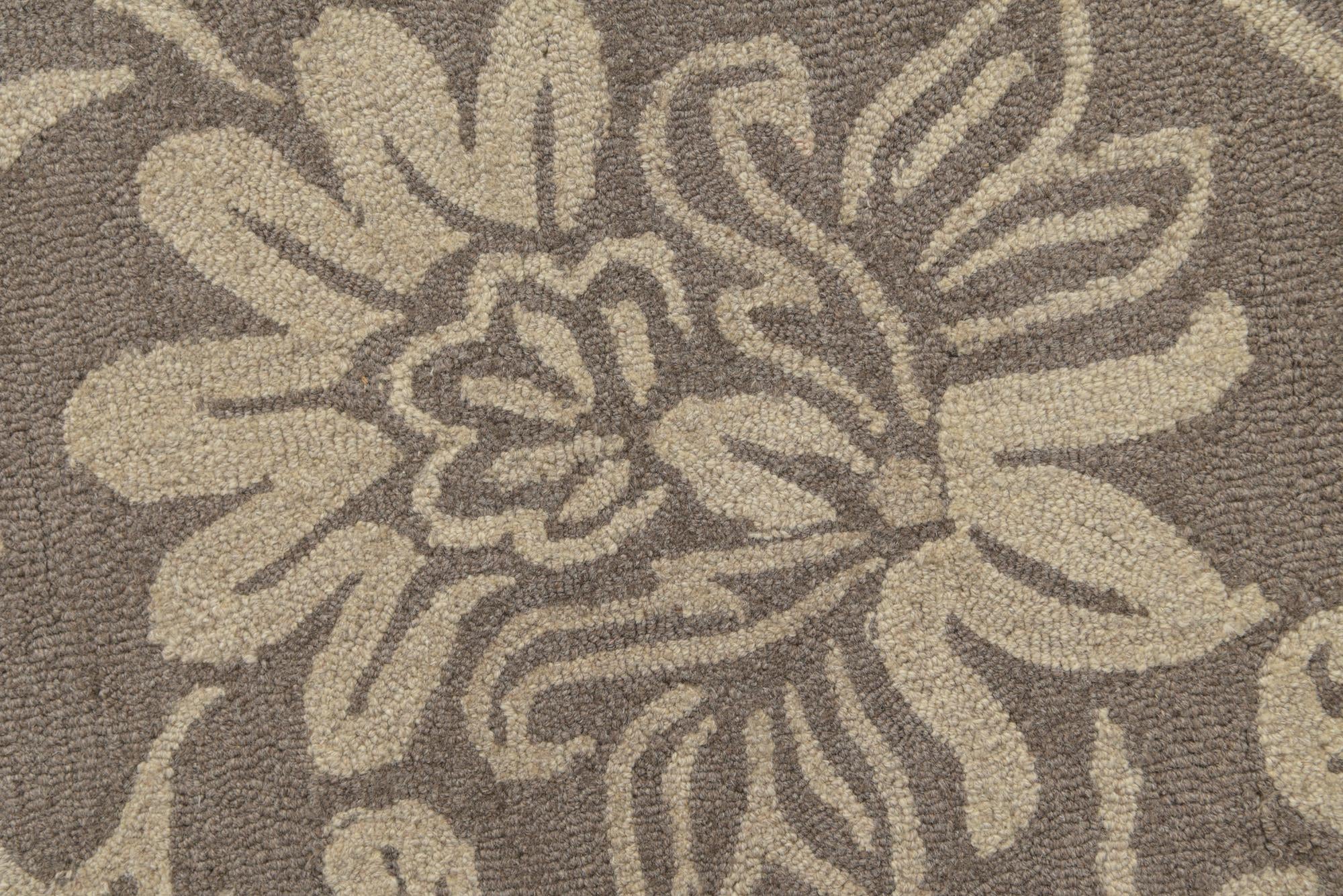 5' x 8' Agra Wool Rug