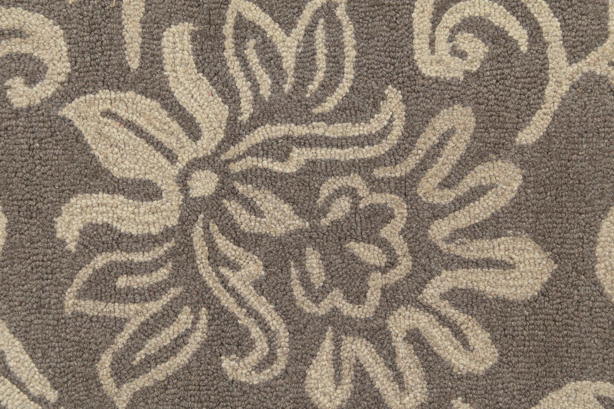 5' x 8' Agra Wool Rug