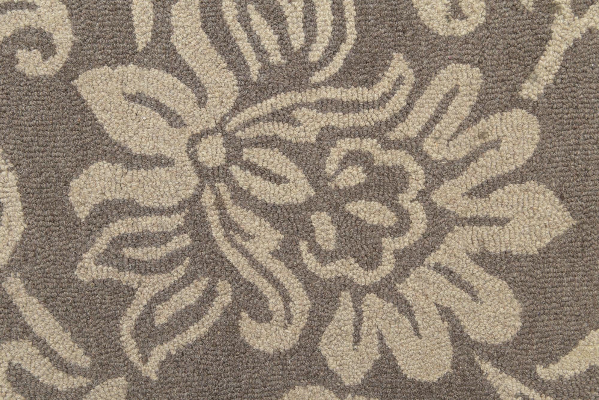 5' x 8' Agra Wool Rug
