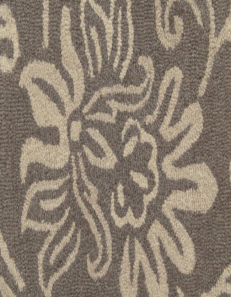 Detail image of 5' x 8' Agra Wool Rug