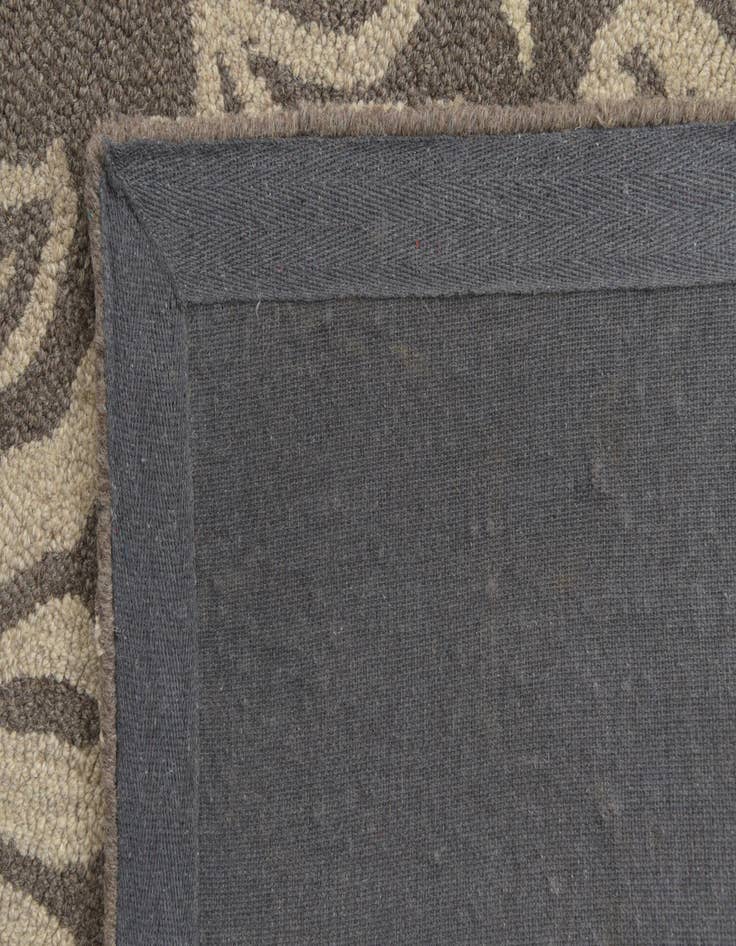 Detail image of 5' x 8' Agra Wool Rug