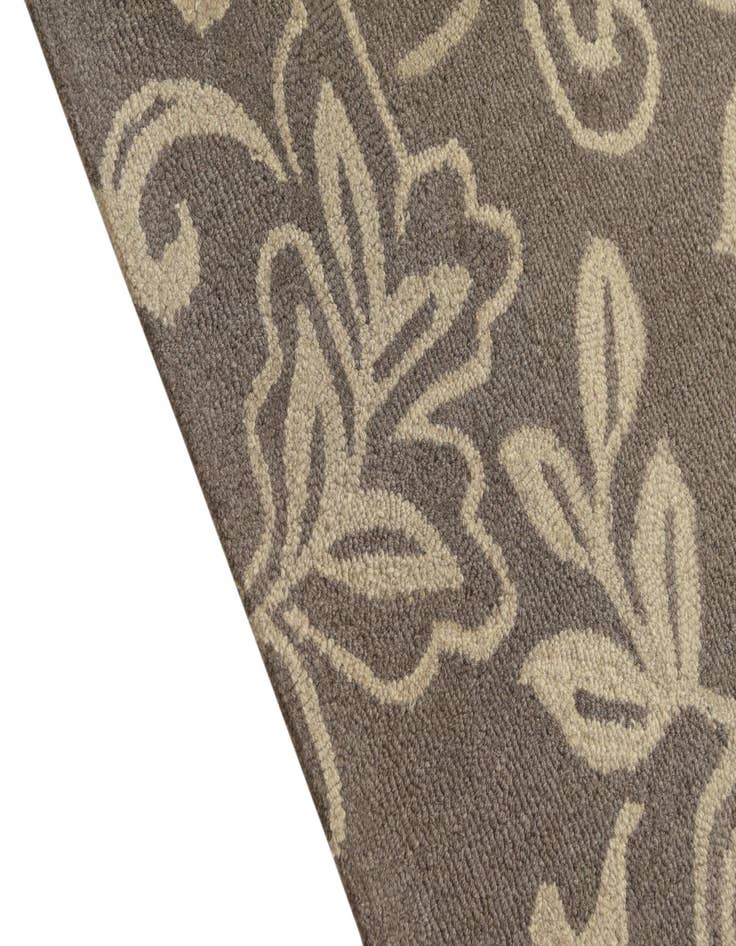 Detail image of 5' x 8' Agra Wool Rug