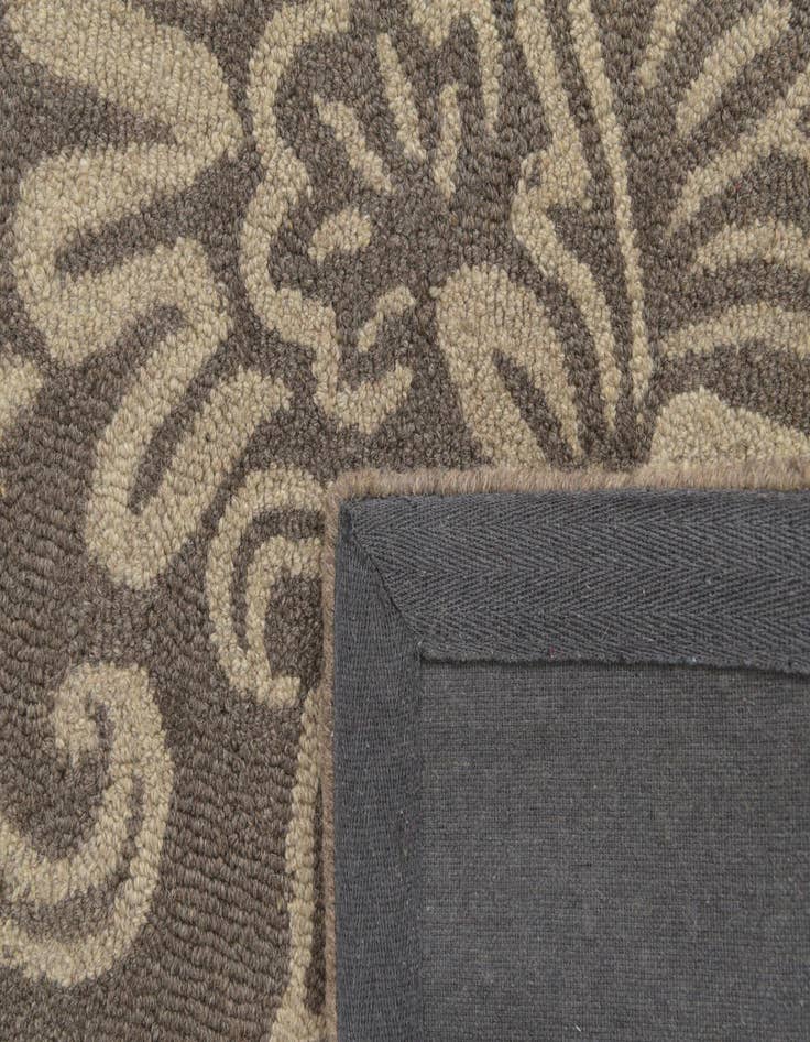 Detail image of 5' x 8' Agra Wool Rug