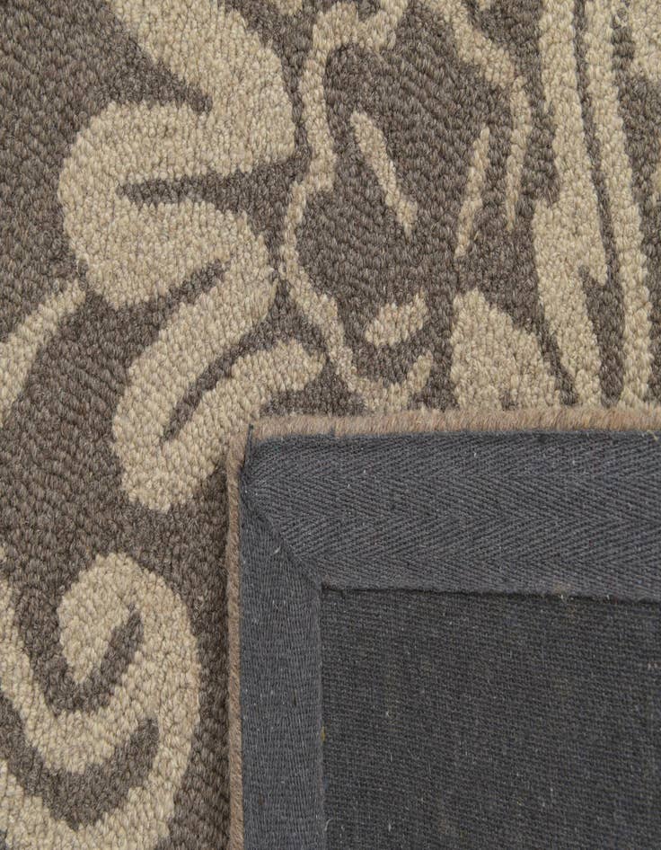 Detail image of 5' x 8' Agra Wool Rug