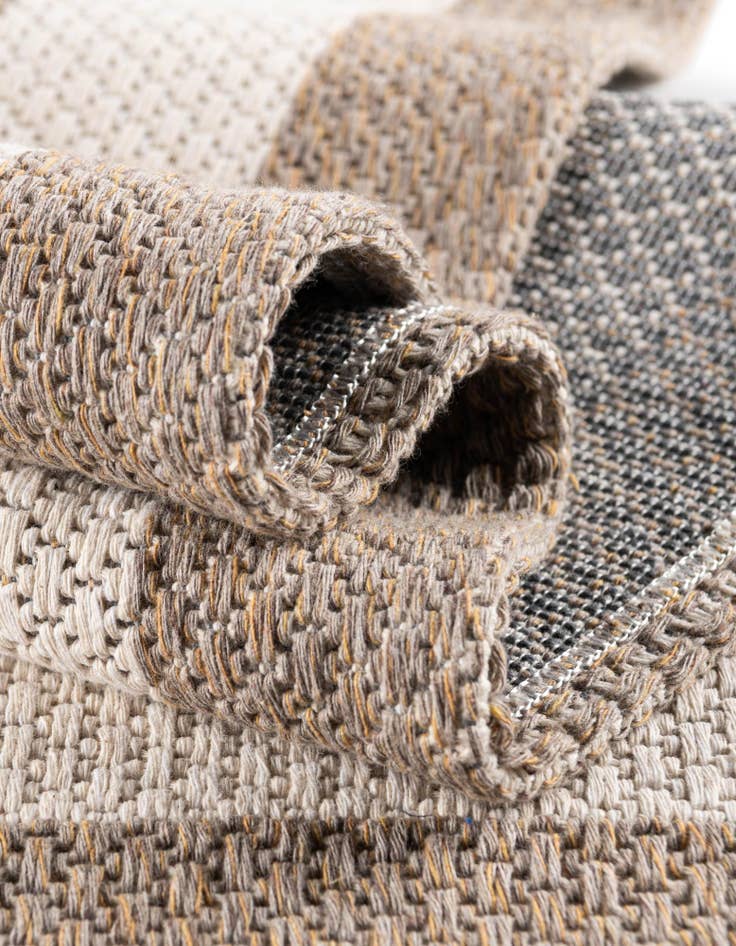 Detail image of 4' 2 x 6' Georgia Rug