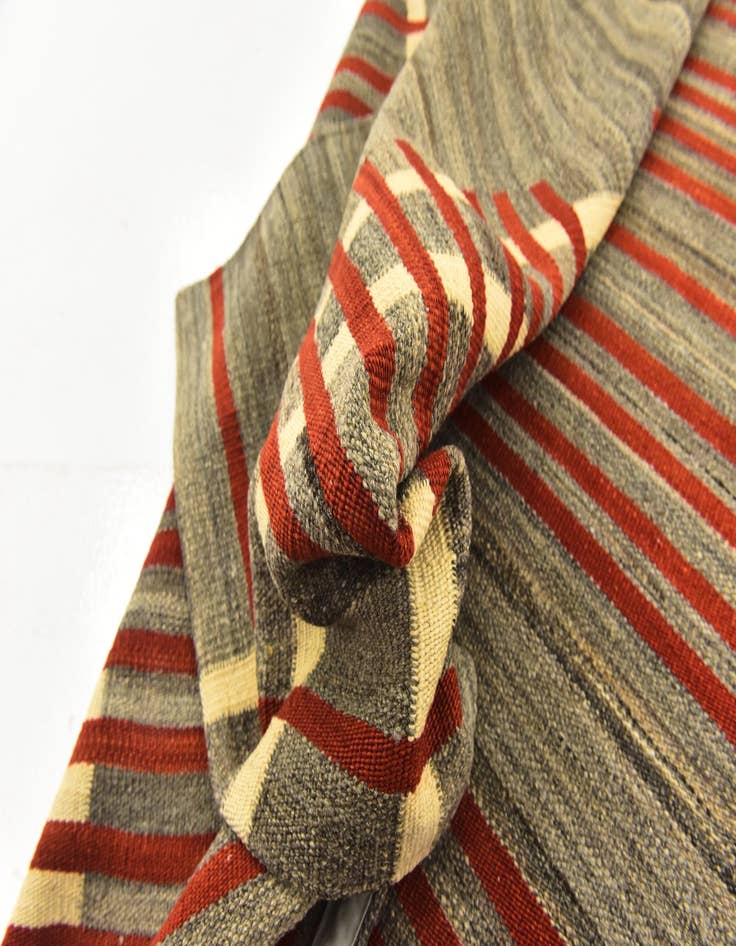 Detail image of 5' 10 x 7' 9  Hand Woven Kilim Modern Wool Rug