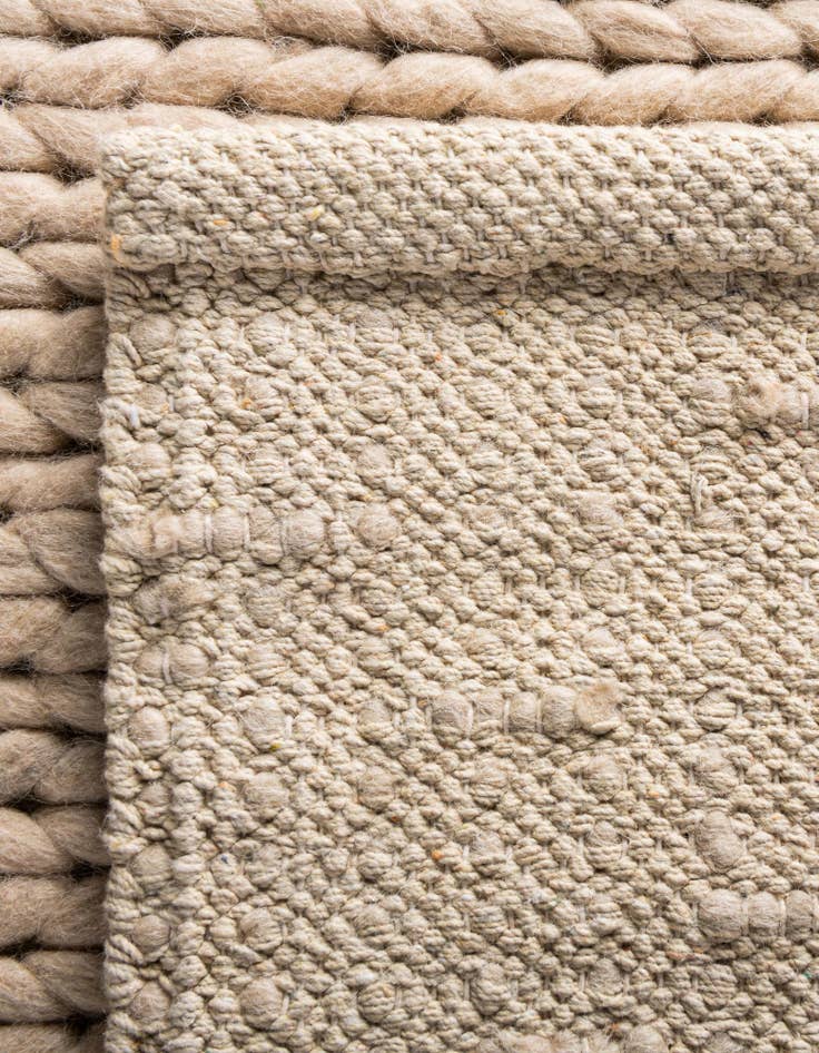 Detail image of 4' 1 x 6' 1 Hand Woven Lana New Zealand Wool Rug