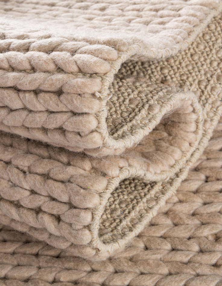 Detail image of 4' 1 x 6' 1 Hand Woven Lana New Zealand Wool Rug