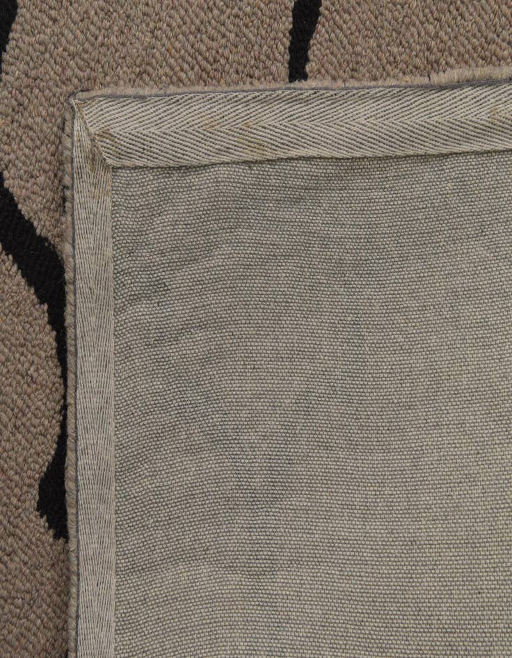 Detail image of 5' 1 x 8' Luna Wool Rug