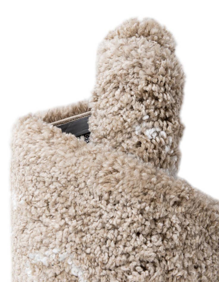 Detail image of 5' x 8' Marrakesh Shag Rug