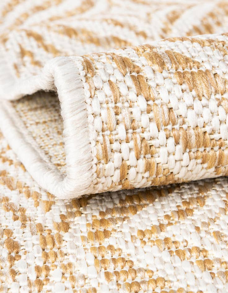 Detail image of 4' x 6' Washable Lattice Indoor / Outdoor Rug