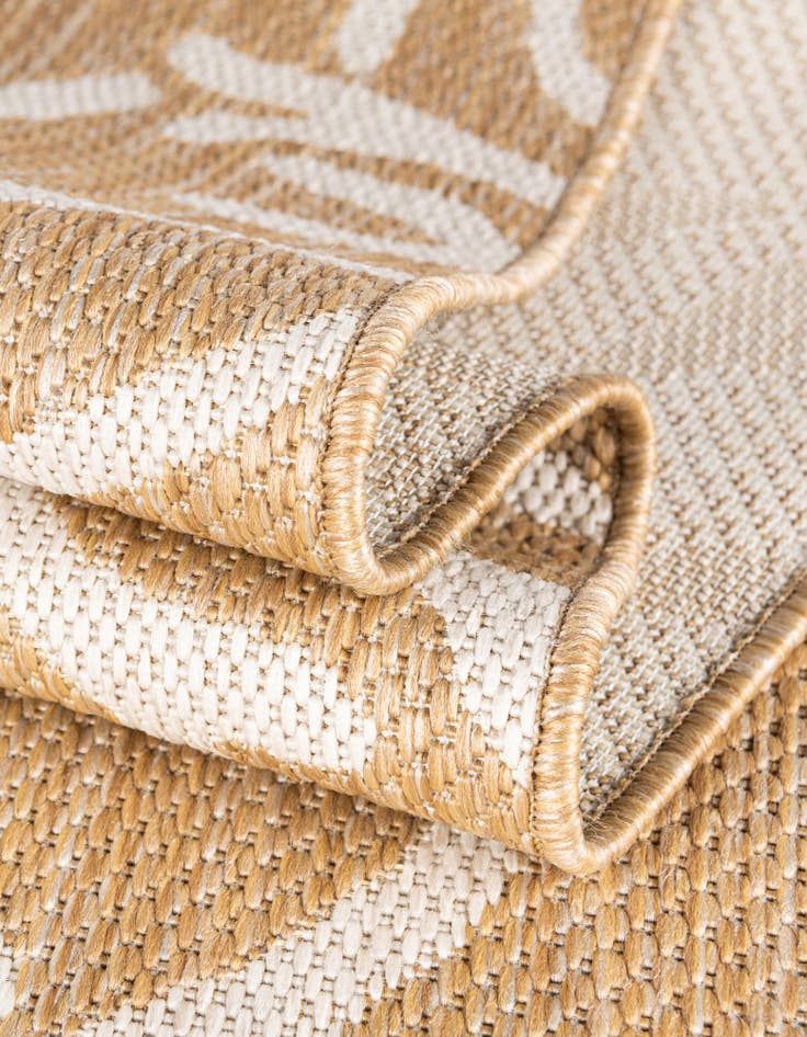 Detail image of 5' 3 x 5' 3 Easy-Clean Coastal Indoor / Outdoor Round Rug