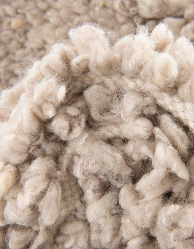 Detail image of 2' x 4' 1 Haka Deluxe Shag Runner Rug