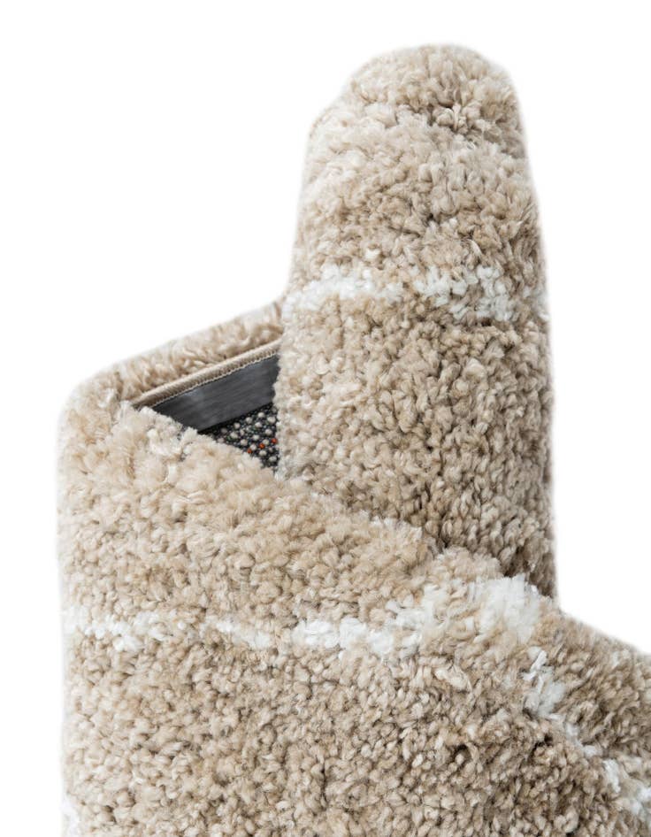 Detail image of 2' 7 x 6' Marrakesh Shag Runner Rug