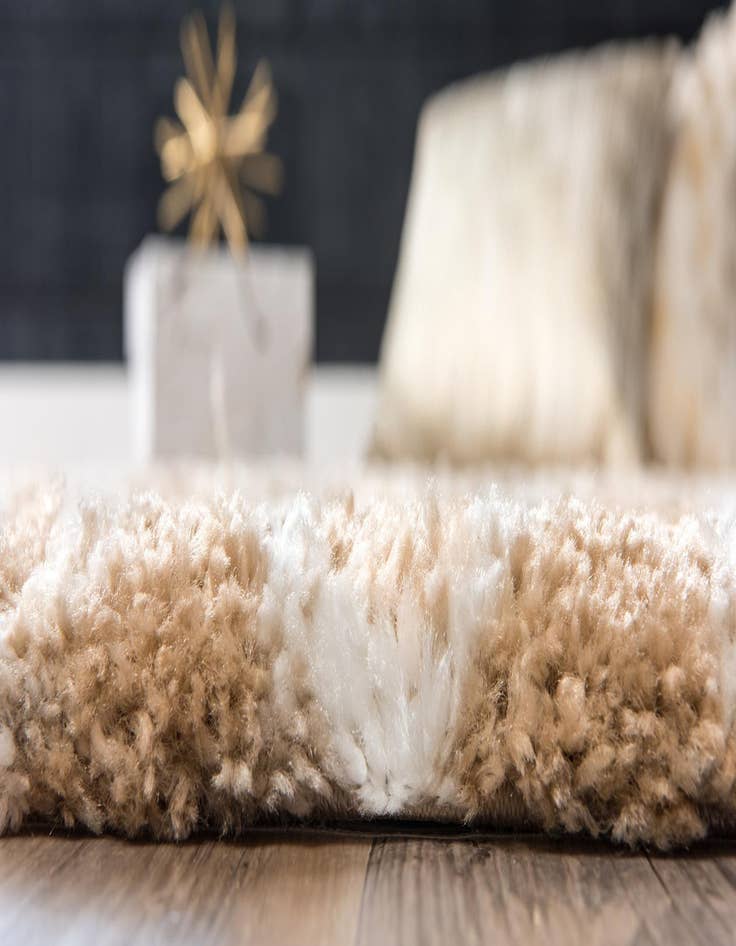 Detail image of 2' 7 x 6' Marrakesh Shag Runner Rug