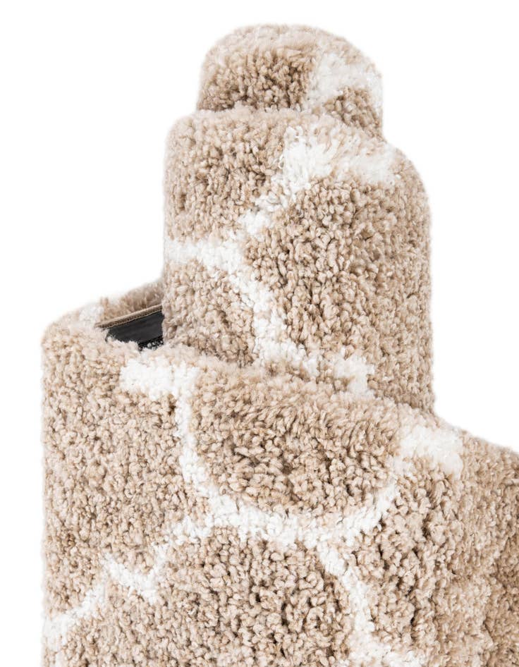 Detail image of 2' 7 x 6' Moroccan Shag Runner Rug