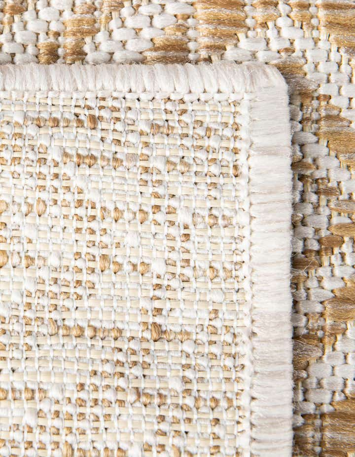 2' 7 x 10' Easy-Clean Lattice Indoor / Outdoor Runner Rug