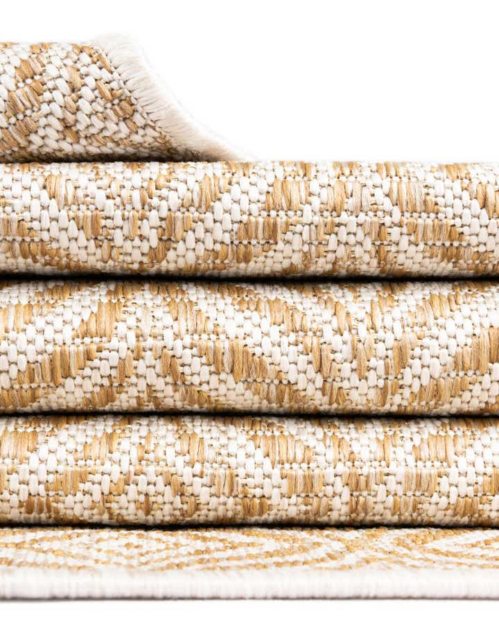 2' x 6' Easy-Clean Lattice Indoor / Outdoor Runner Rug