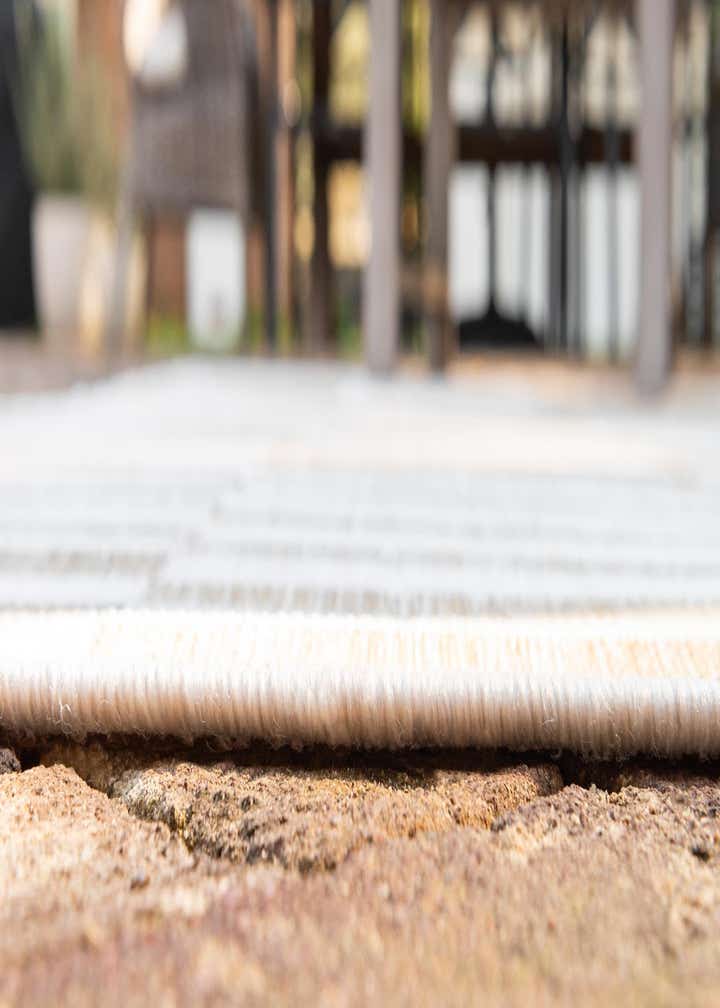 2' 7 x 10' Easy-Clean Striped Indoor / Outdoor Runner Rug