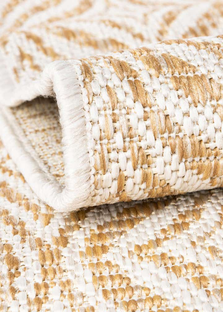 2' x 6' Easy-Clean Trellis Indoor / Outdoor Runner Rug