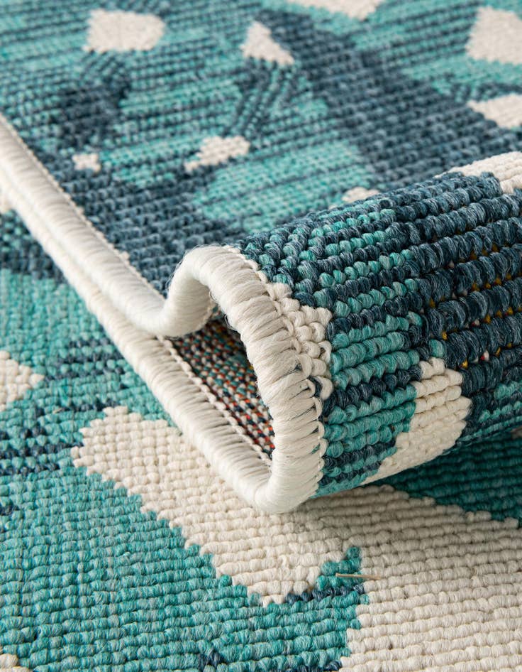 Detail image of 7' 10 x 10' Easy-Clean Botanical Indoor / Outdoor Rug