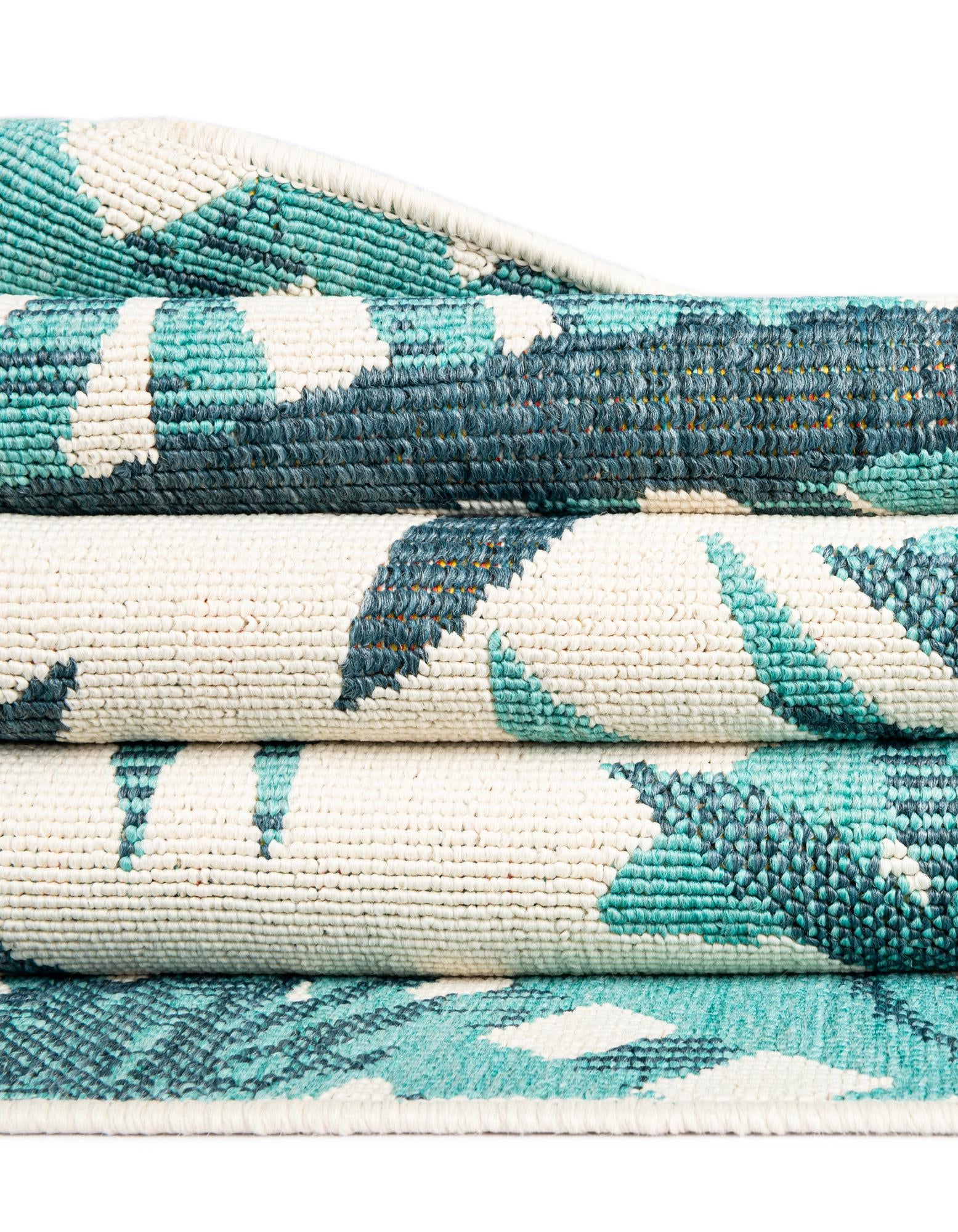 2' x 3' Easy-Clean Botanical Indoor / Outdoor Rug