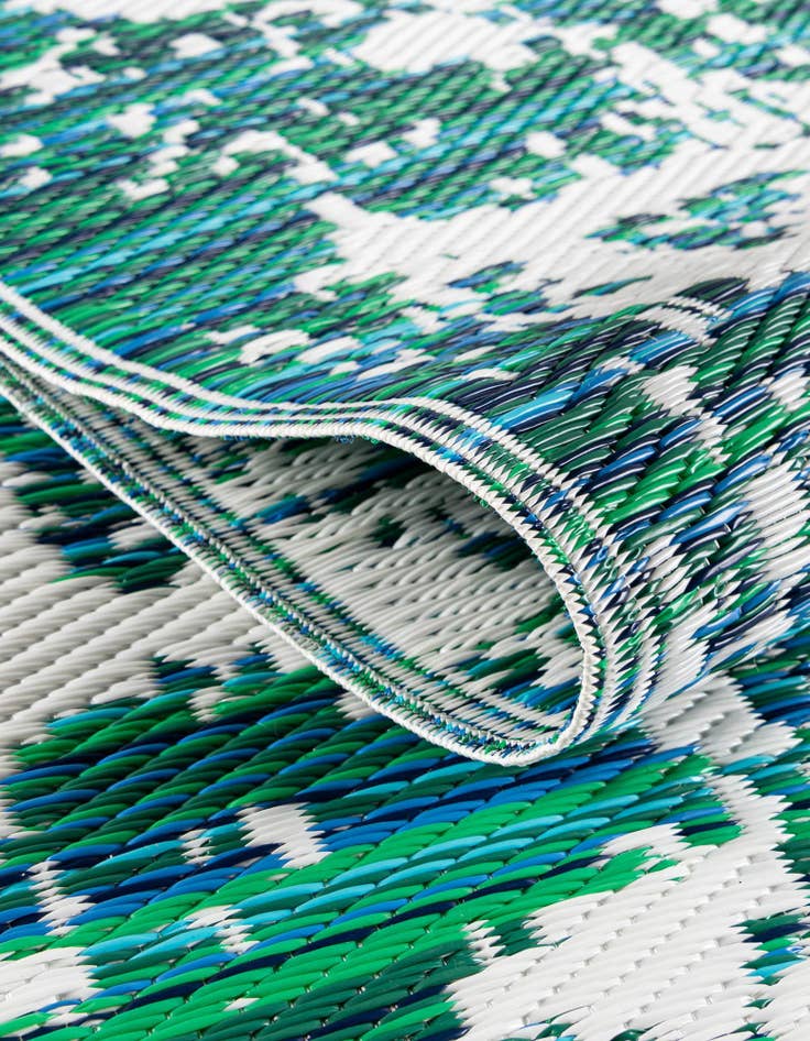 Detail image of 4' x 6' Easy-Clean Vista Breeze Indoor / Outdoor Rug
