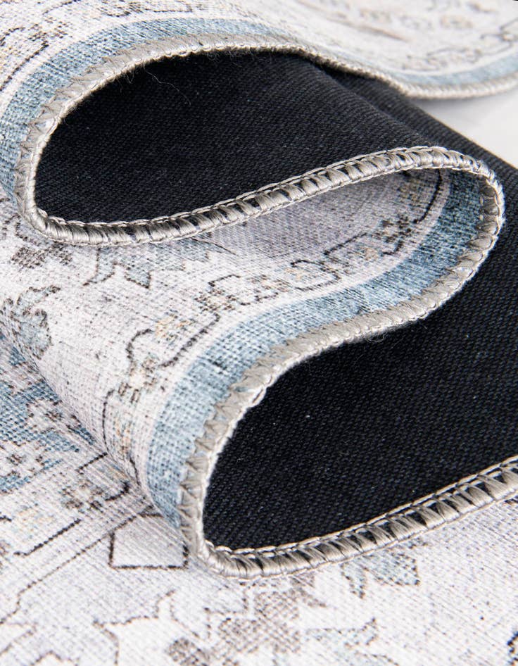Detail image of 5' 1 x 5' 1 Washable Timeless Round Rug