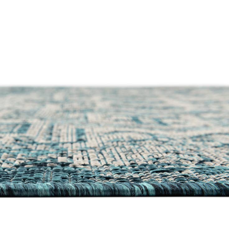 Detail image of 7' 10 x 7' 10 Easy-Clean Aztec Indoor / Outdoor Octagon Rug