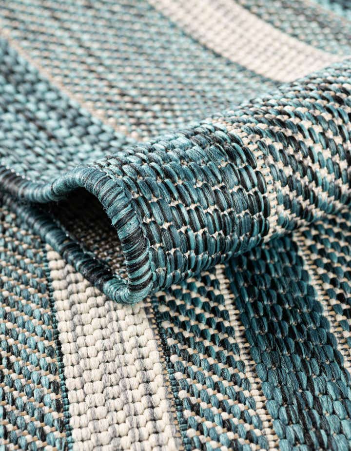 5' 3 x 5' 3 Easy-Clean Border Indoor / Outdoor Octagon Rug