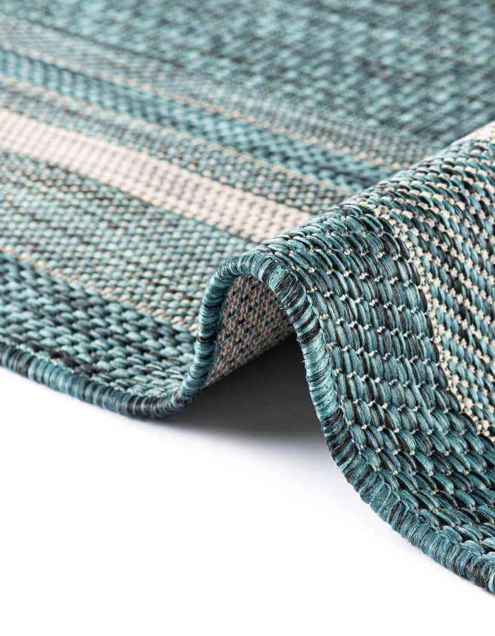 5' 3 x 5' 3 Easy-Clean Border Indoor / Outdoor Octagon Rug