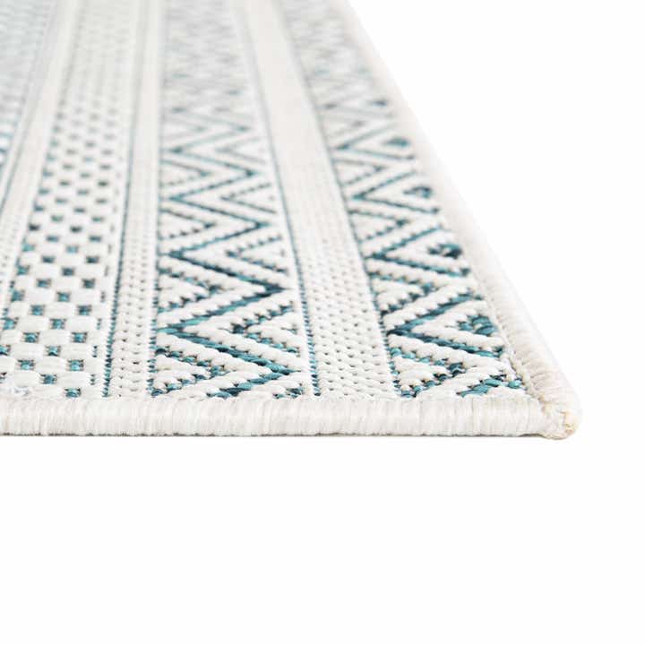 7' 10 x 7' 10 Easy-Clean Striped Indoor / Outdoor Octagon Rug