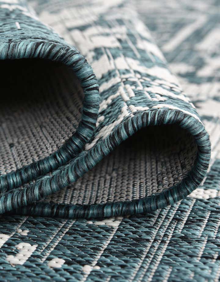 7' 10 x 10' Easy-Clean Jill Zarin Dubai Indoor / Outdoor Oval Rug
