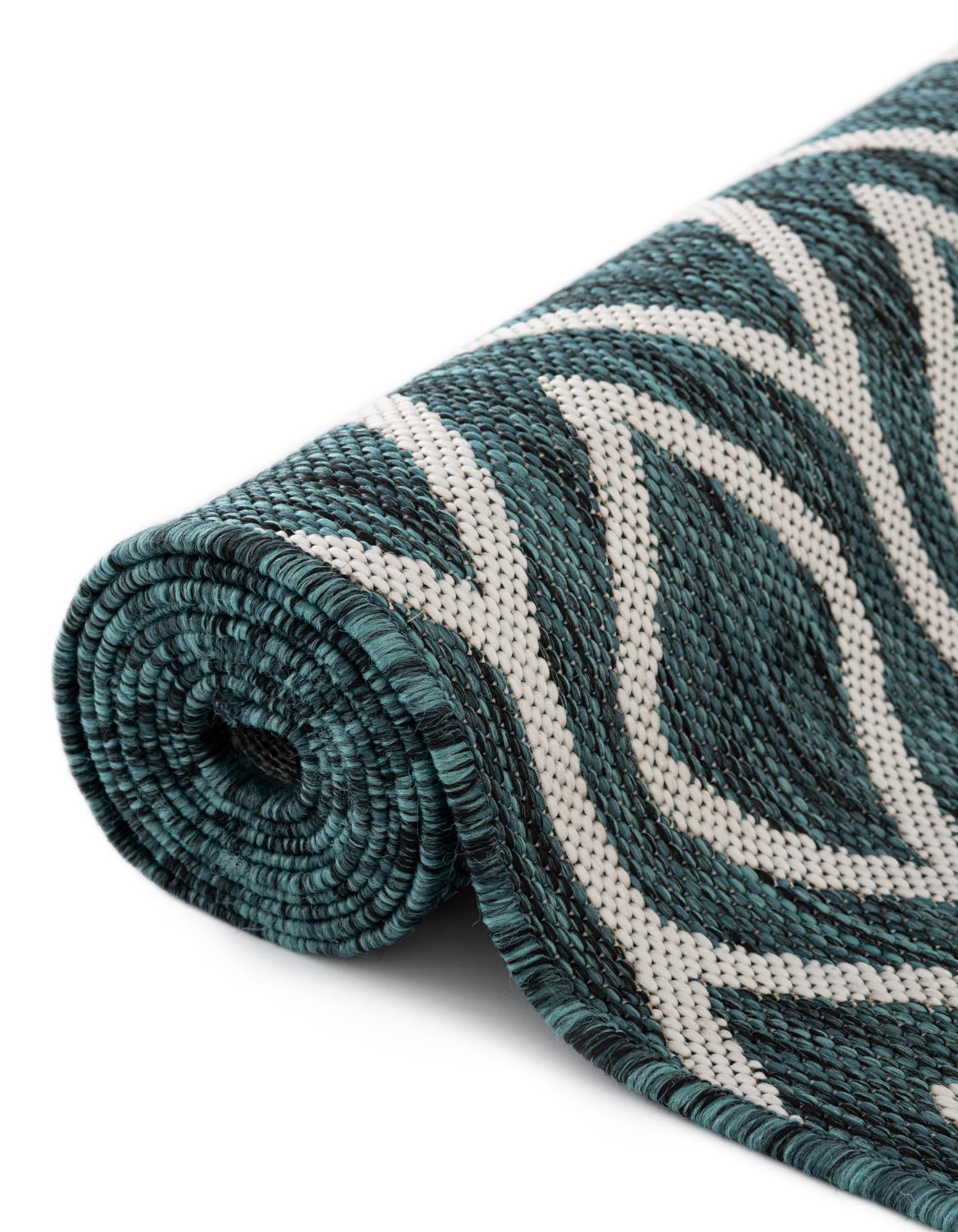 5' 3 x 8' Easy-Clean Jill Zarin Turks and Caicos Indoor / Outdoor Oval Rug