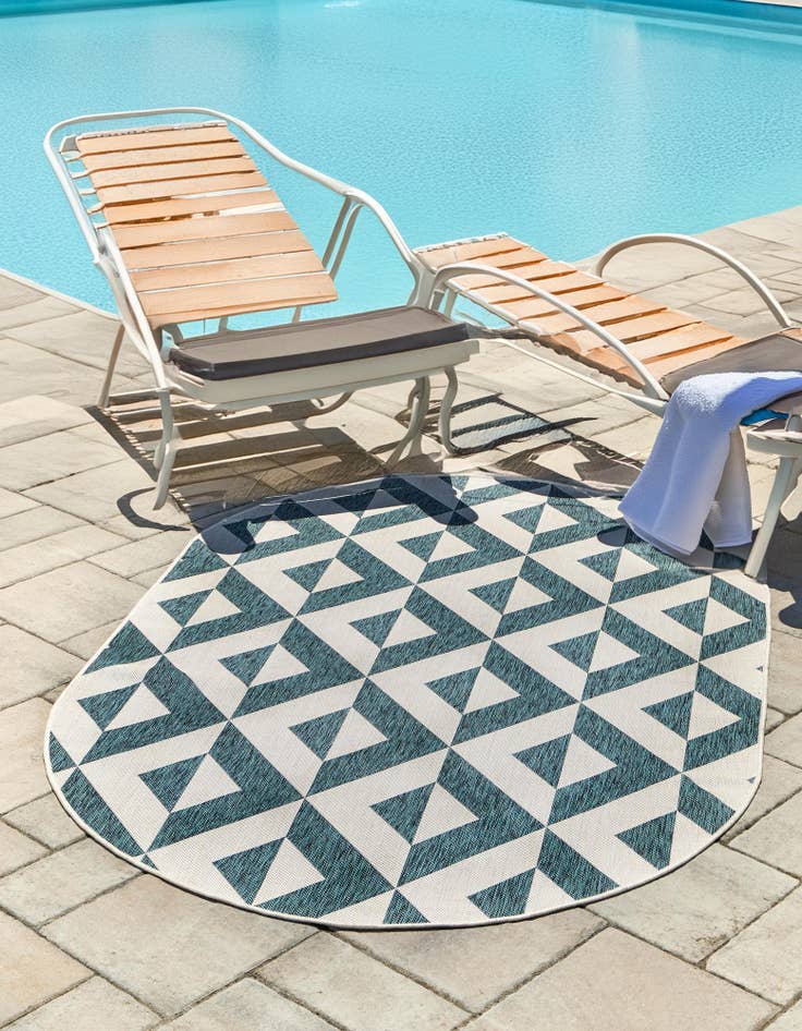 Detail image of 5' 3 x 8' Easy-Clean Jill Zarin Napa Indoor / Outdoor Oval Rug