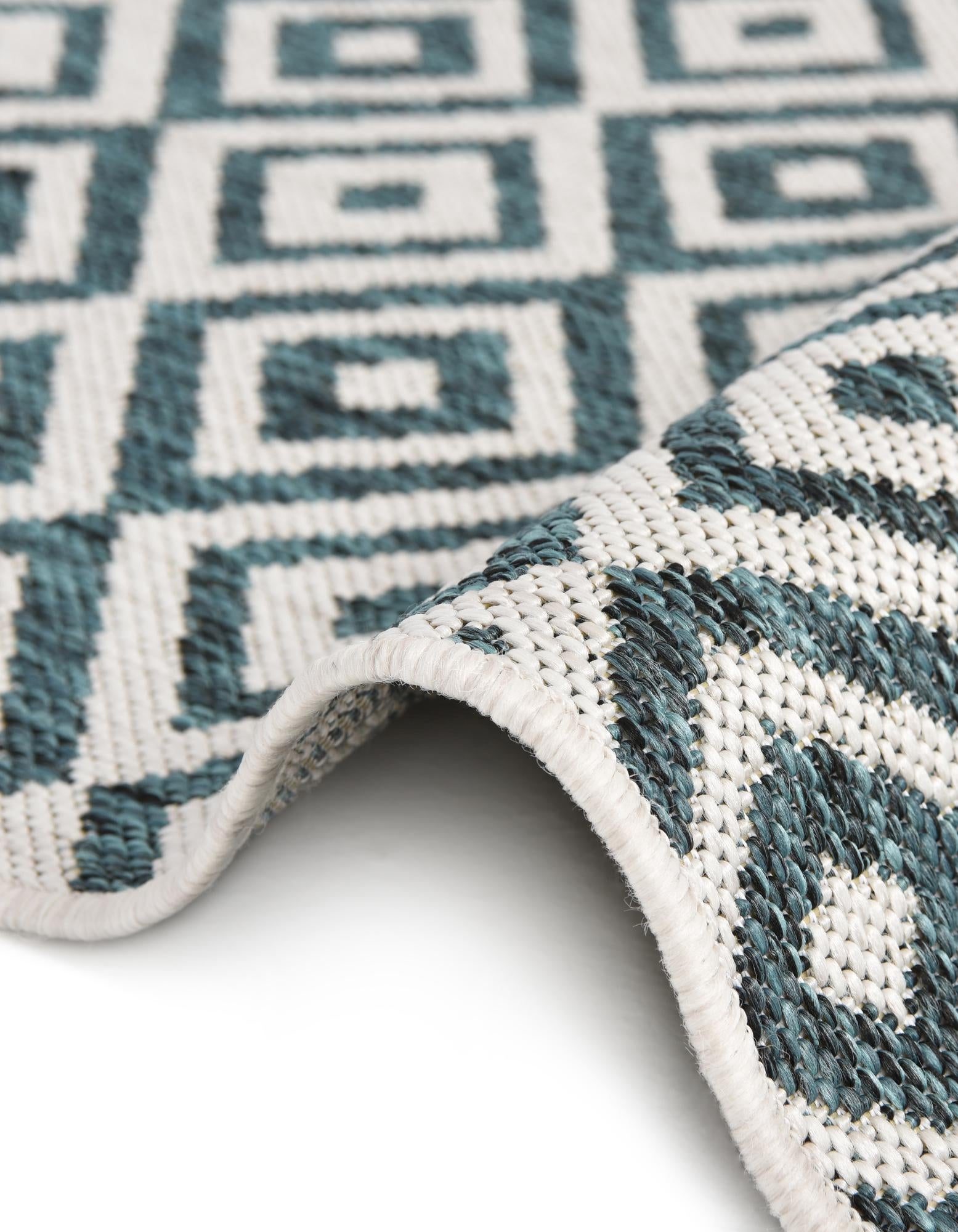 5' 3 x 8' Easy-Clean Jill Zarin Costa Rica Indoor / Outdoor Oval Rug