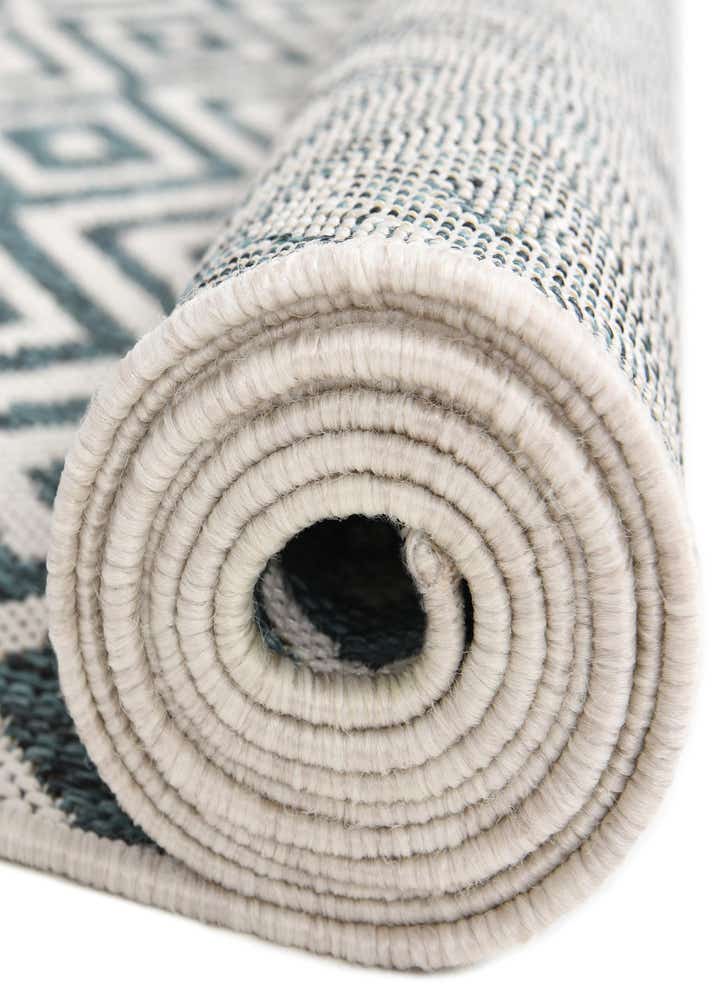 5' 3 x 8' Easy-Clean Jill Zarin Costa Rica Indoor / Outdoor Oval Rug