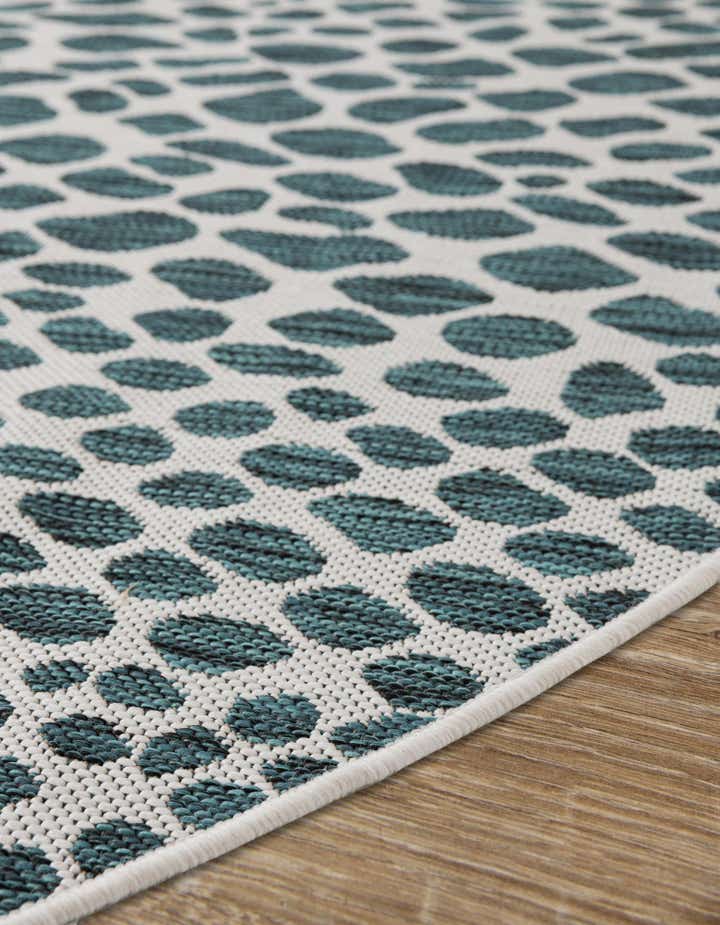 5' 3 x 8' Easy-Clean Jill Zarin Cape Town Indoor / Outdoor Oval Rug