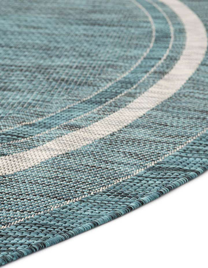 7' 10 x 10' Easy-Clean Border Indoor / Outdoor Oval Rug