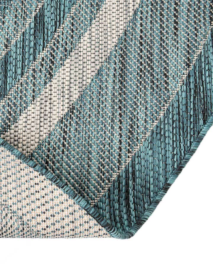 7' 10 x 10' Easy-Clean Border Indoor / Outdoor Oval Rug