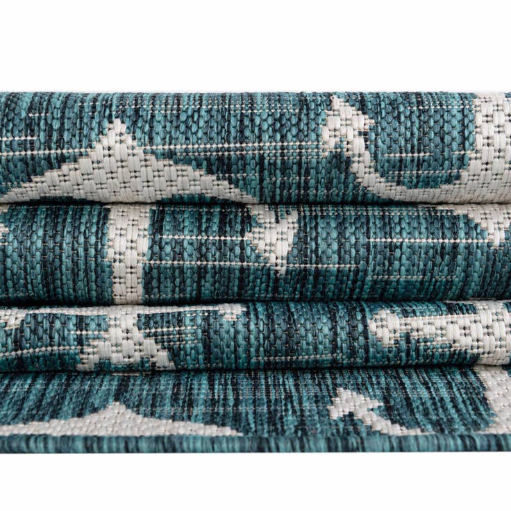 Detail image of 5' 3 x 8' Easy-Clean Coastal Indoor / Outdoor Oval Rug