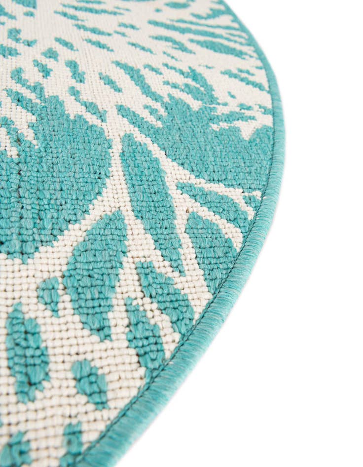 Detail image of 2' x 3' Easy-Clean Coastal Indoor / Outdoor Oval Rug