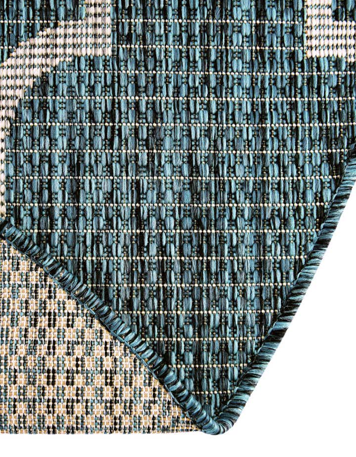 5' 3 x 8' Easy-Clean Lattice Indoor / Outdoor Oval Rug