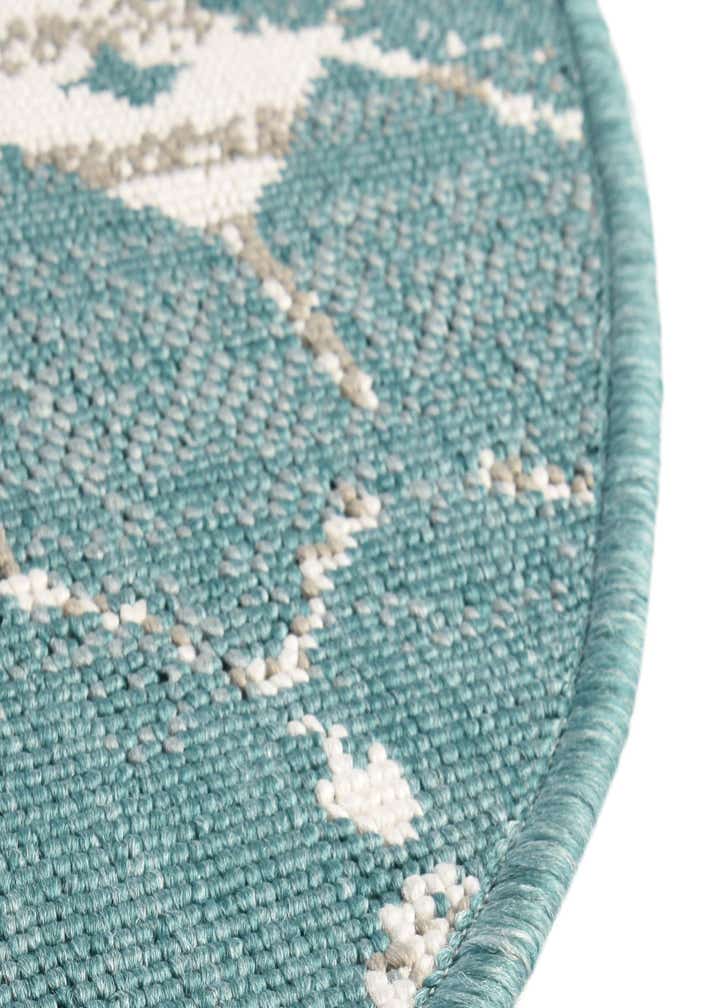 7' 10 x 10' Easy-Clean Lattice Indoor / Outdoor Oval Rug