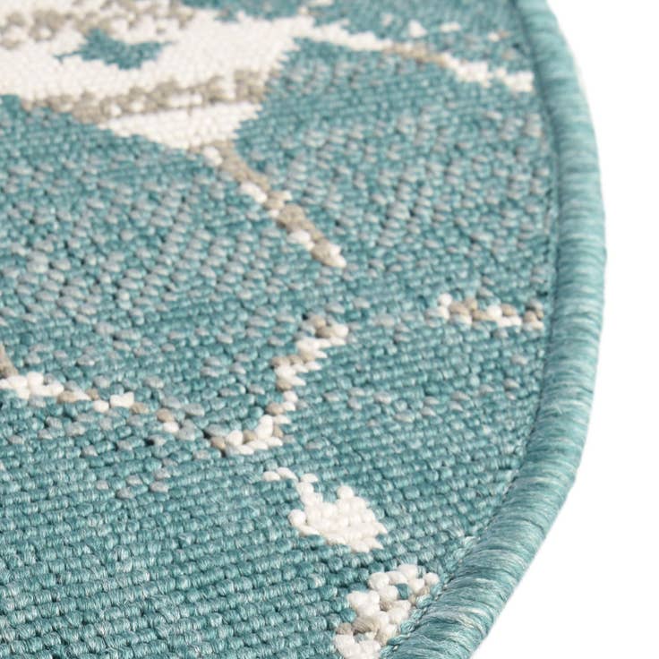 Detail image of 7' 10 x 10' Easy-Clean Lattice Indoor / Outdoor Oval Rug