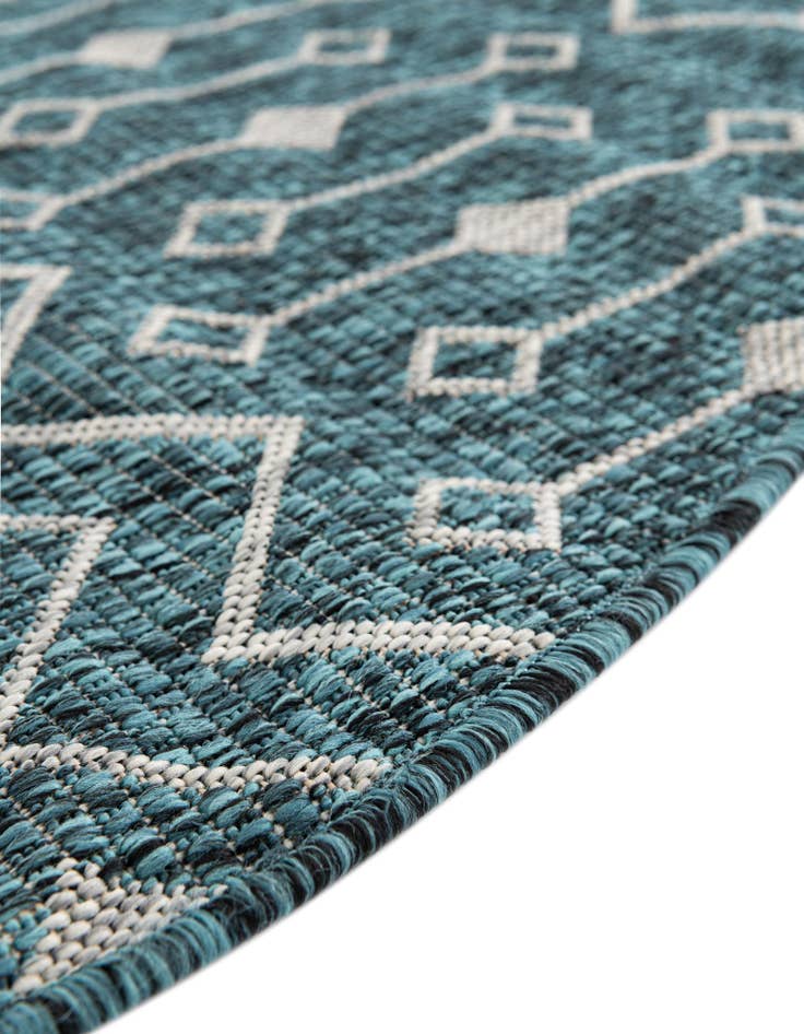 Detail image of 5' 3 x 8' Washable Lattice Indoor / Outdoor Oval Rug