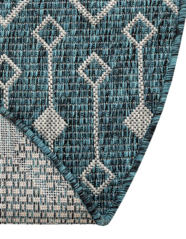 Detail image of 5' 3 x 8' Washable Lattice Indoor / Outdoor Oval Rug