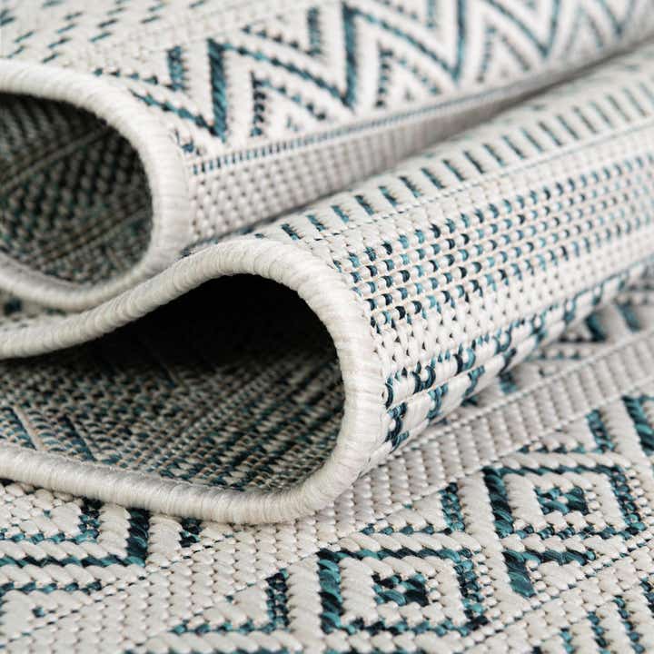 3' x 5' 3 Easy-Clean Ribbon Indoor / Outdoor Oval Rug