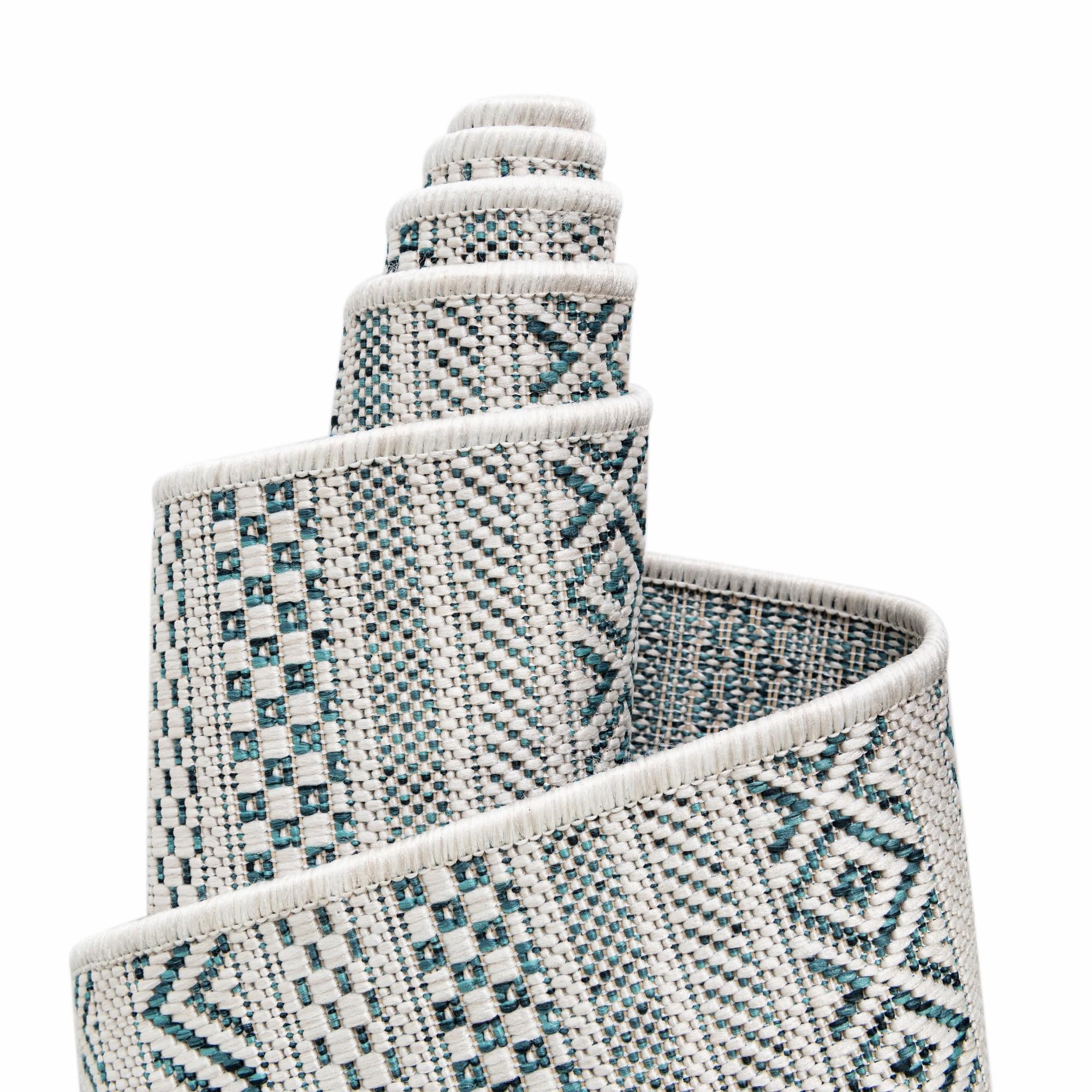 3' x 5' 3 Easy-Clean Ribbon Indoor / Outdoor Oval Rug