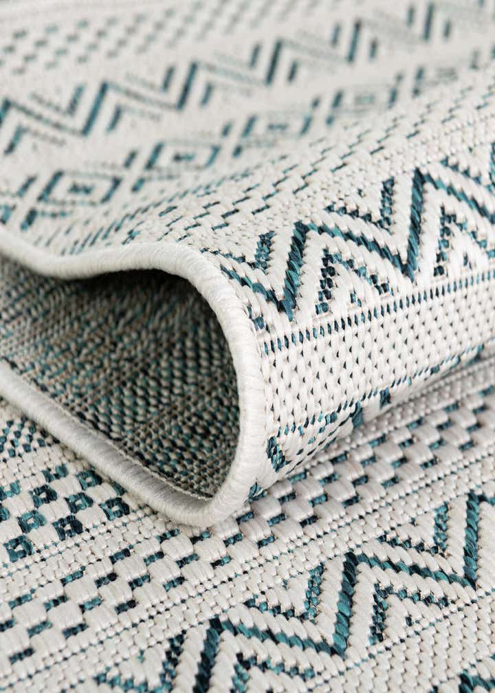 3' x 5' 3 Easy-Clean Striped Indoor / Outdoor Oval Rug